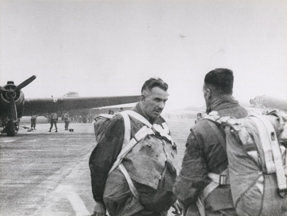 General Sosabowski on his way to be dropped near Driel in Operation Market-Garden